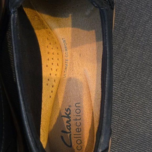 Clarks Women's Black Loafers - Picture 7 of 9